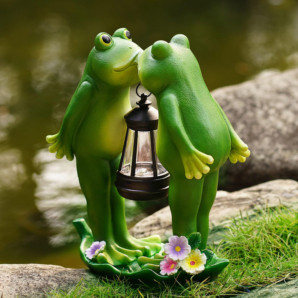 Vereemy solar frogs statue on a leaf glows as garden focal point