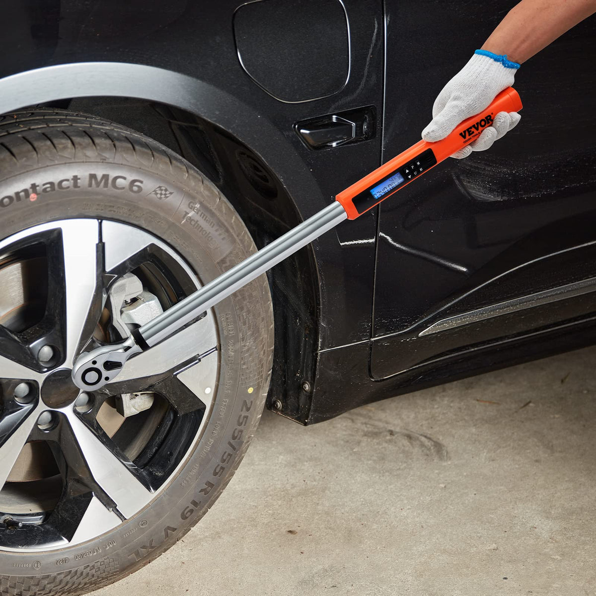 High contrast LED readout on VEVOR torque wrench for accurate tightening