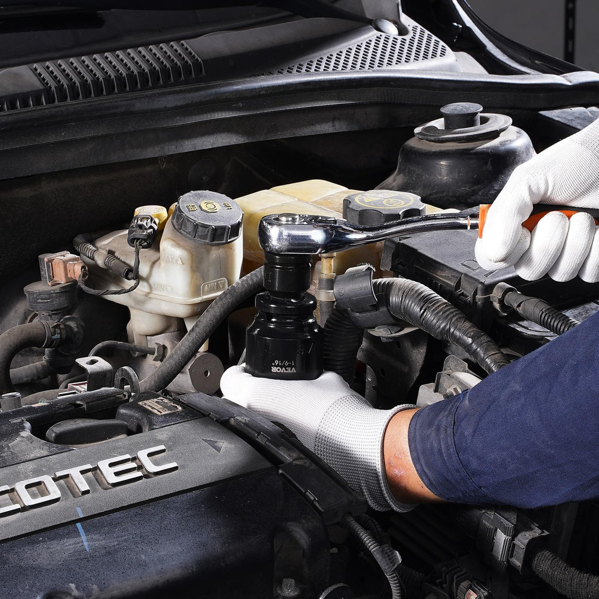 VEVOR rugged set supports heavy-duty vehicle maintenance scenarios.