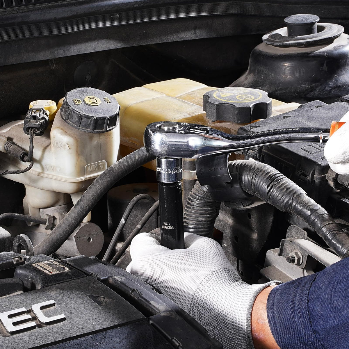 VEVOR 32mm deep impact socket designed for larger vehicle applications.
