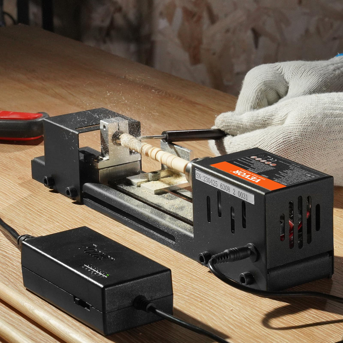 VEVOR mini lathe aluminum base and steel headstock reduce vibrations