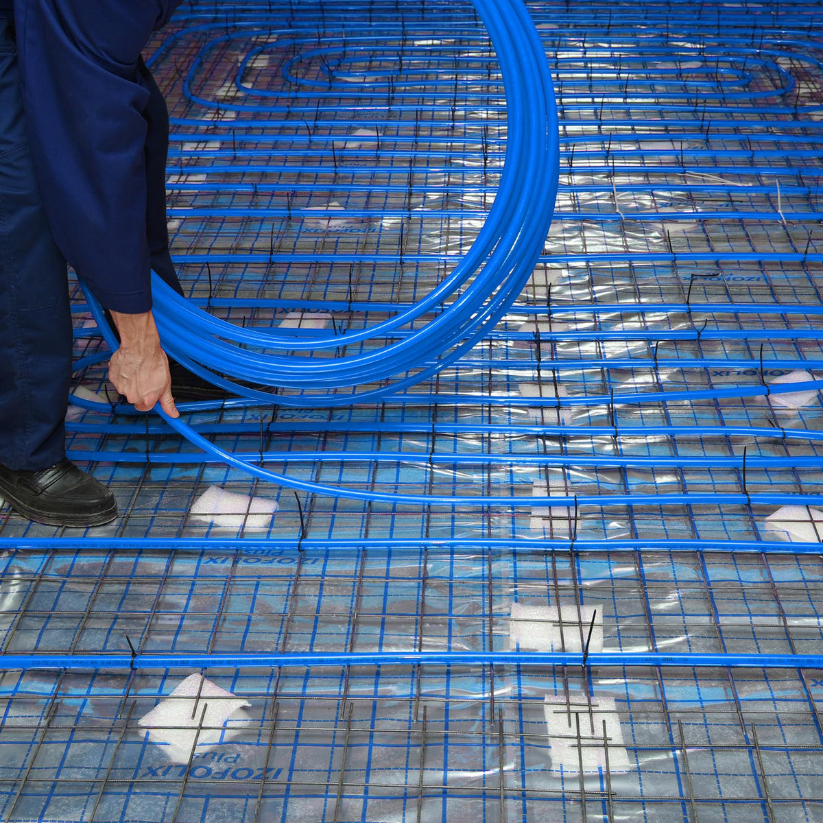 VEVOR PEX pipe suitable for residential and commercial water systems