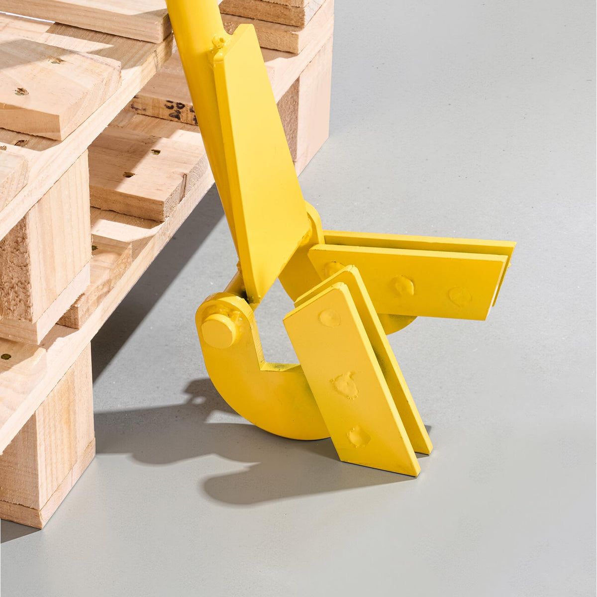 Ergonomic 45-inch length helps you stand and protect your back
