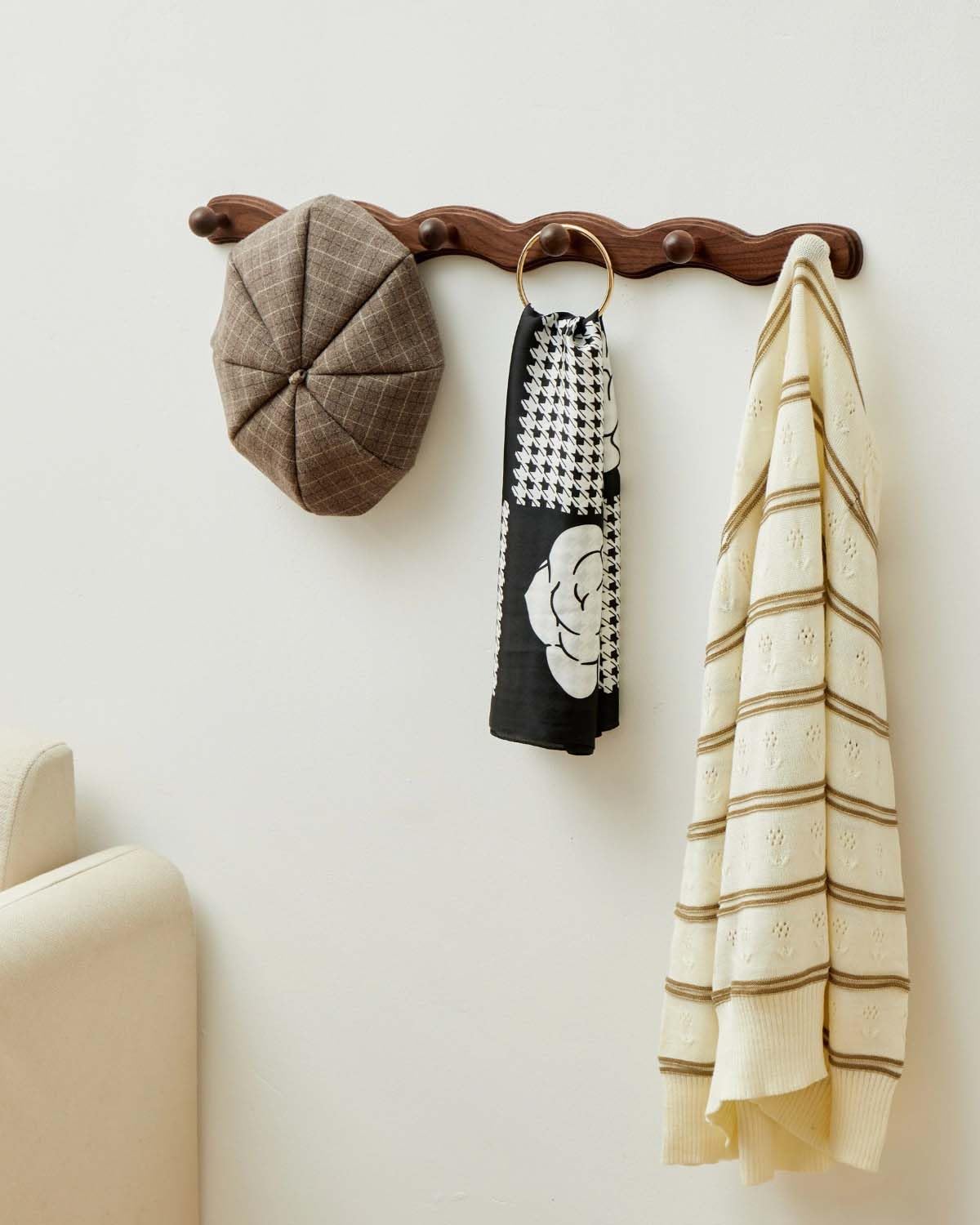 Compact 15.4 inch length Vinoil coat rack fits small spaces.