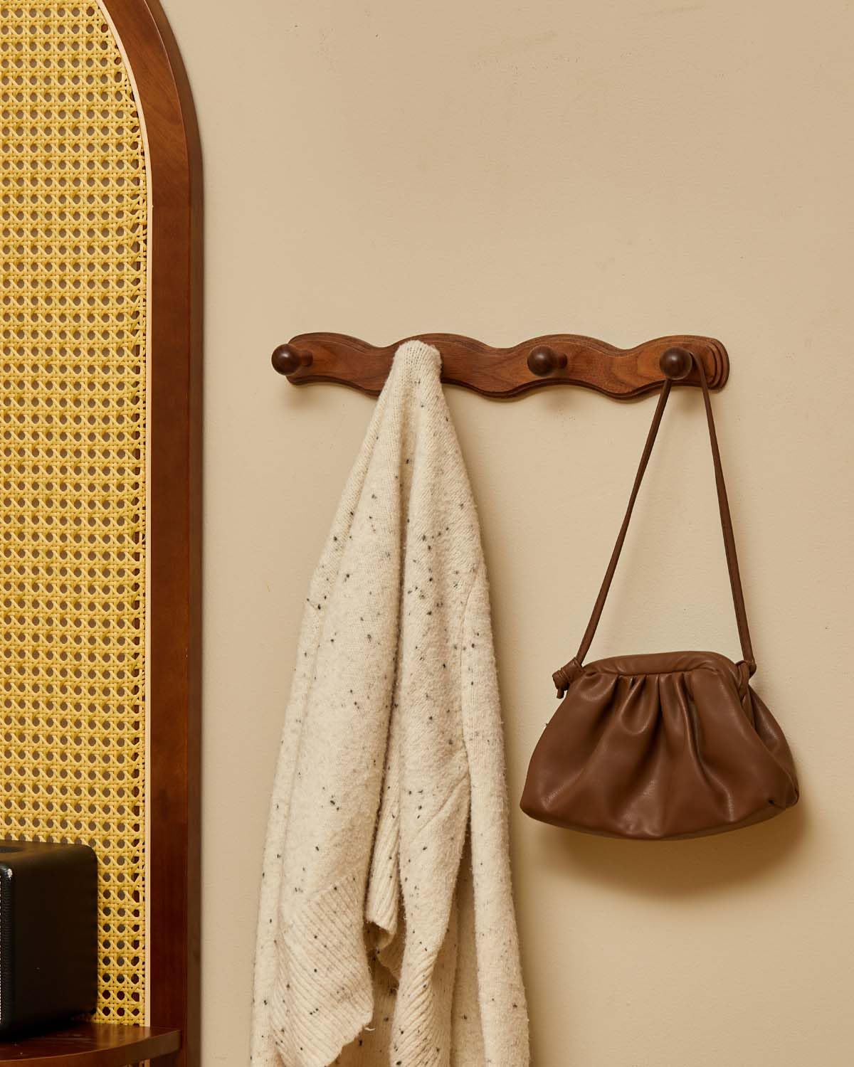 Vinoil walnut coat rack modern design for organized living spaces.