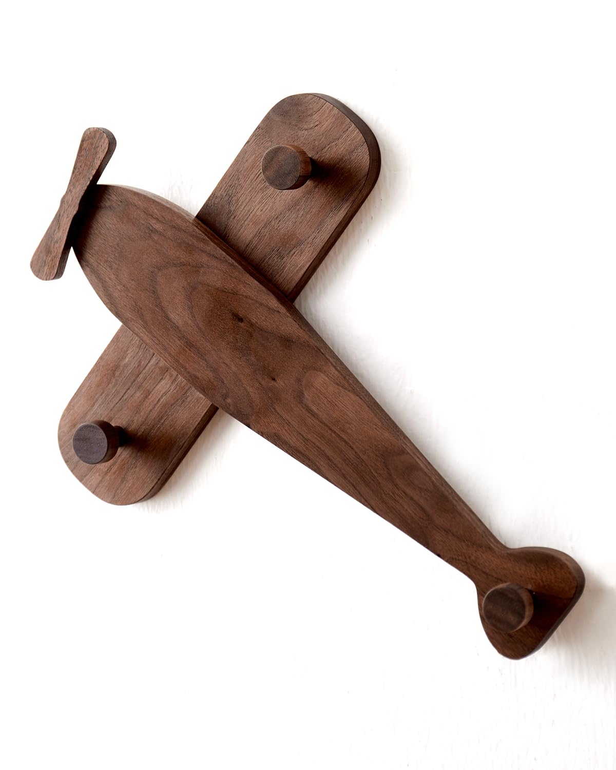 Vinoil walnut wood coat hooks highlight natural texture and sturdy storage for hats and backpacks