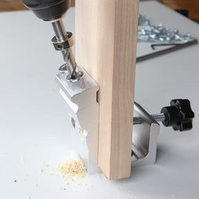 VINWOX square-drive Robertson screws prevent stripping during assembly.