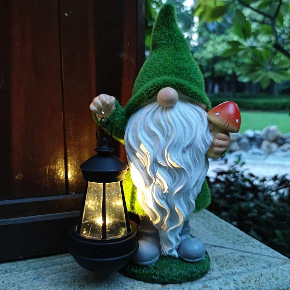 VIOYOUNS solar gnome with lantern enhances evening garden ambiance