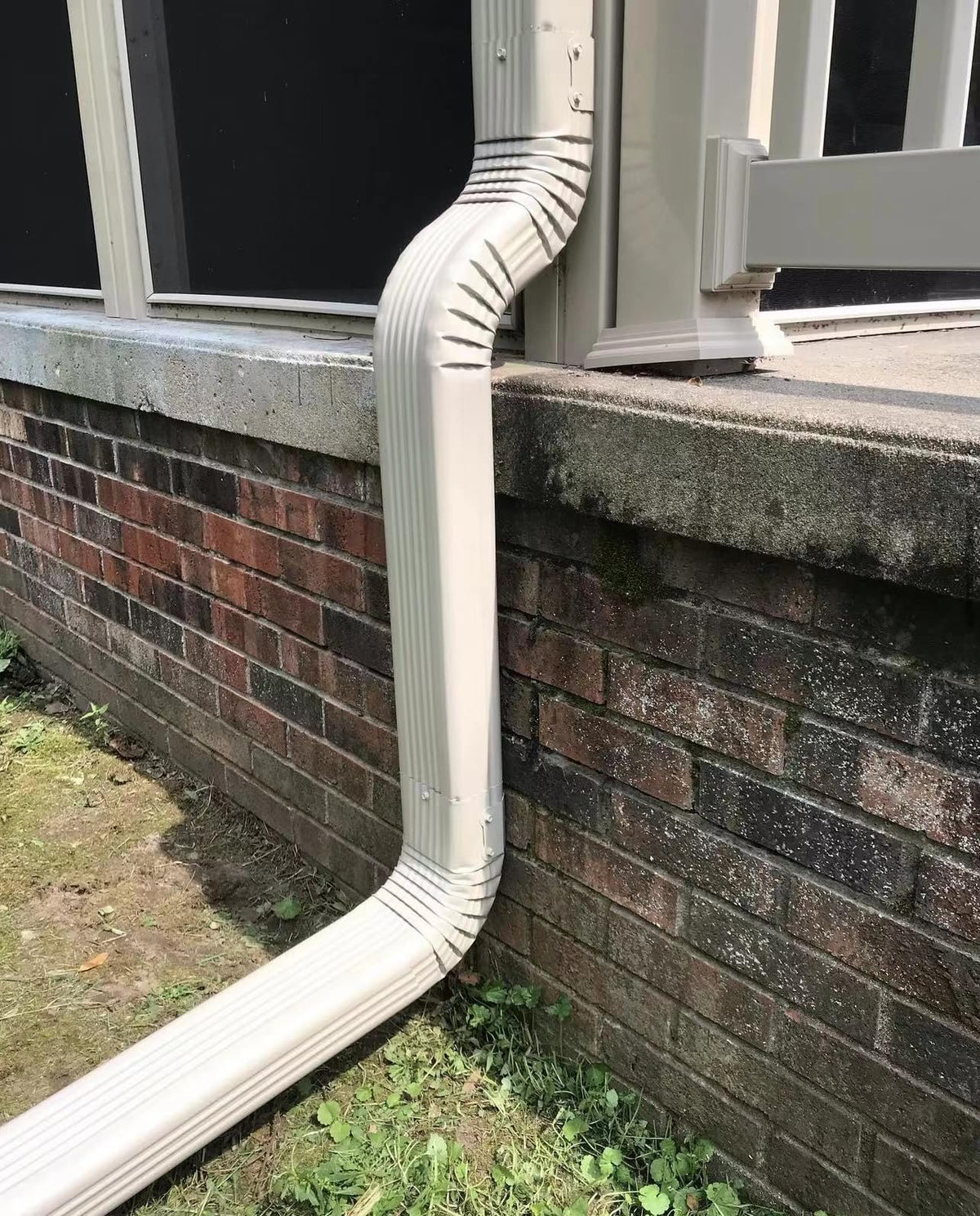 VYH 2x3 downspout offset demonstrates obstacle clearance and easy alignment.