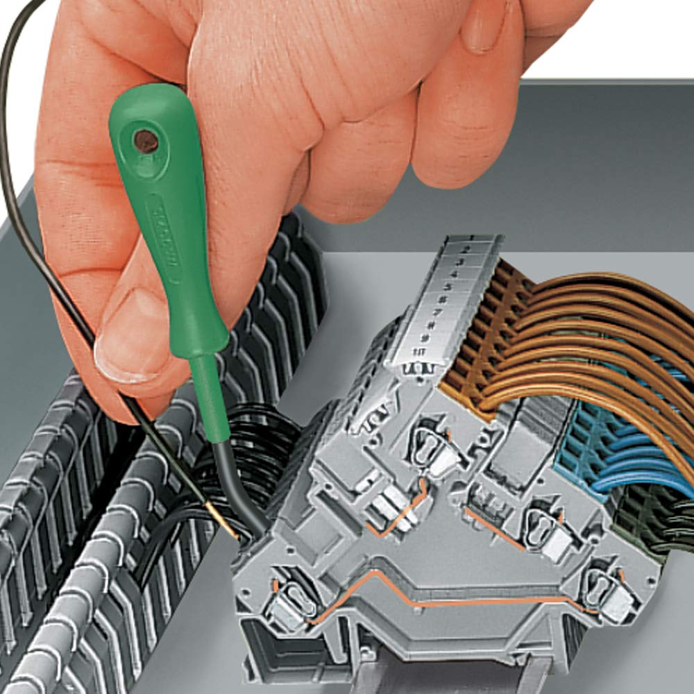 Wago 210-658 operating tool with a partially insulated shaft for safer handling