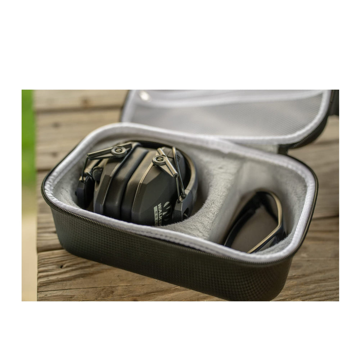Walker's scratch-free lining prevents scuffs and scratches on sensitive equipment.