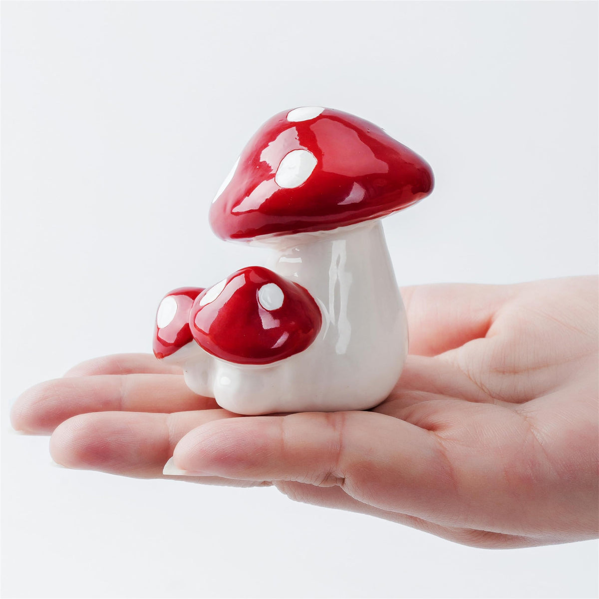 WANSHUNLMI red mushroom toilet bolt cover, small size, adds cute charm and hidden hardware.