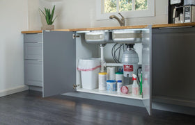 Waste King L-8000 removable splashguard for easy cleaning.