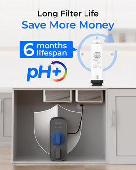 Waterdrop G5P700A-CF filtered water being poured into a glass