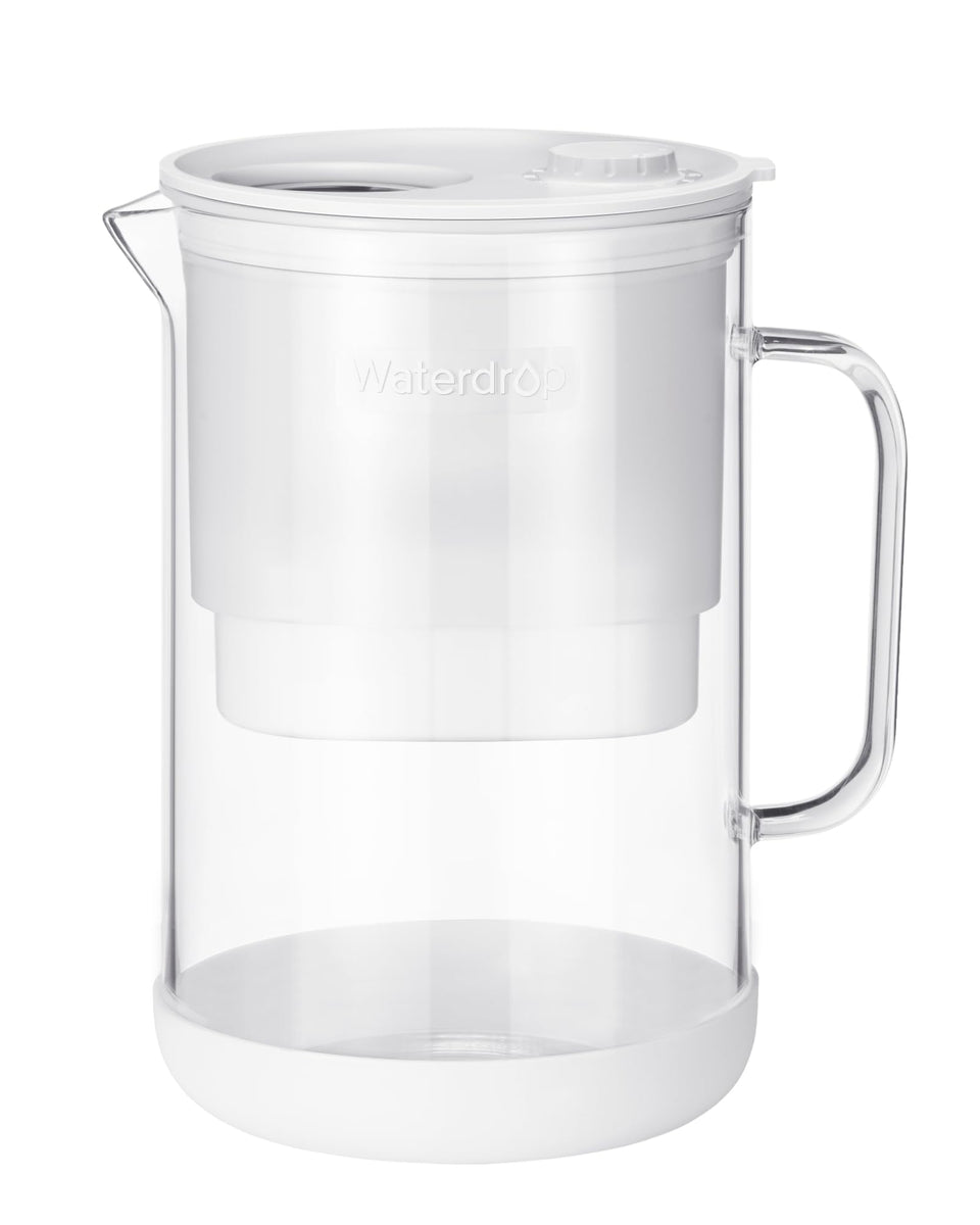 Waterdrop PT-09W glass pitcher pouring filtered water for quick refreshment