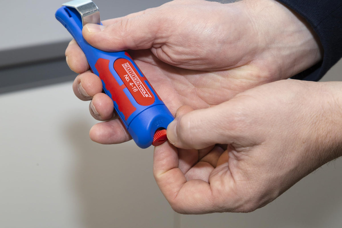 WEICON No 4-16 depth adjustment enables safe, controlled cuts