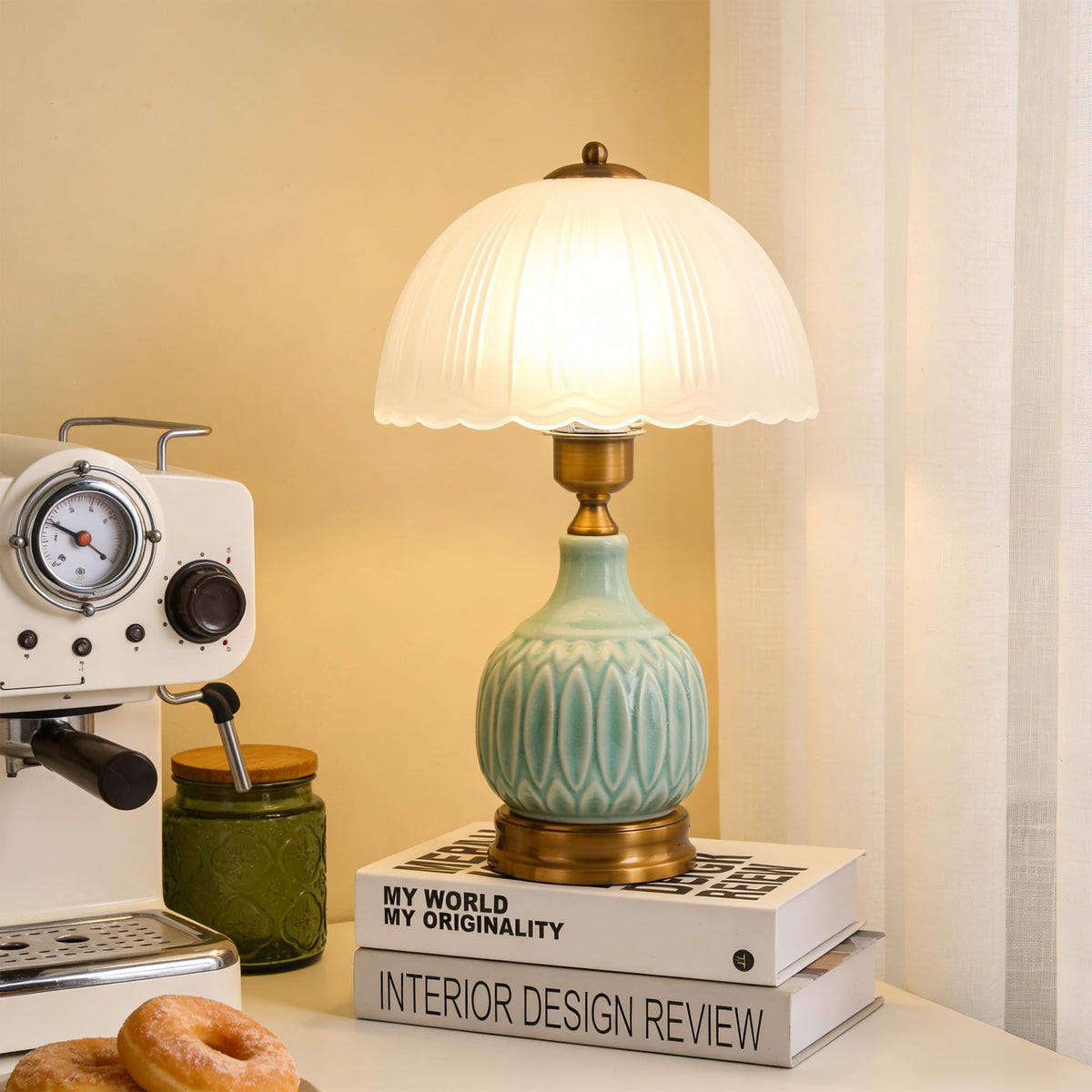 WELAISA handcrafted ceramic base showcases retro crackle glaze for a warm living space