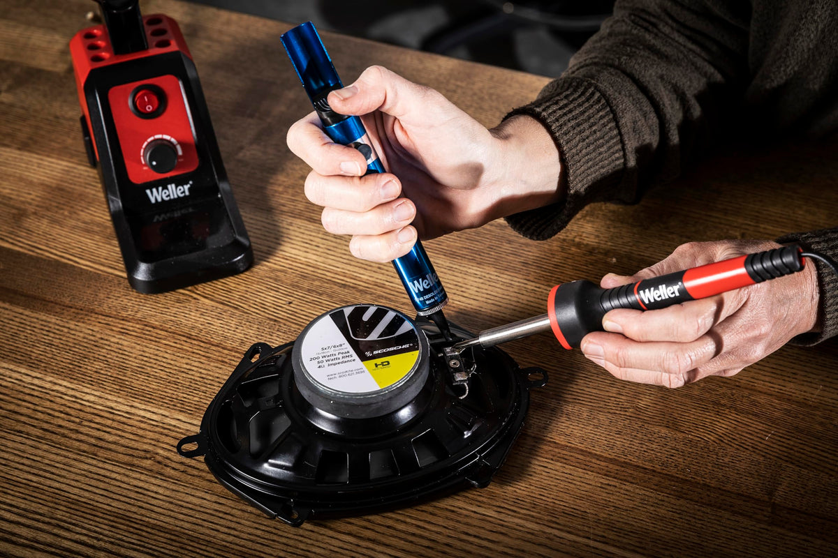 Weller 7874B desoldering pump enables efficient circuit rework in compact spaces.