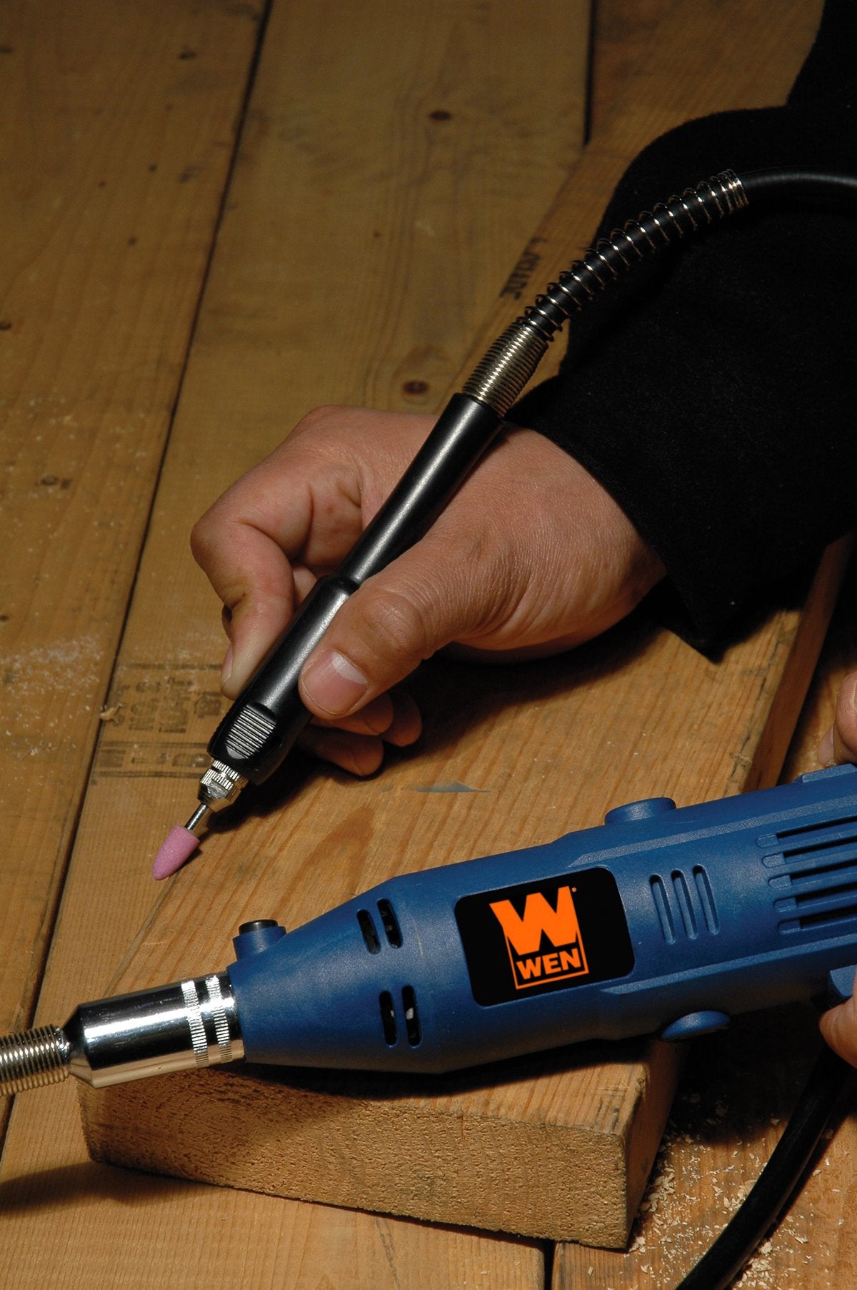 WEN 2305 spindle lock and quick-change capability for fast bit swaps