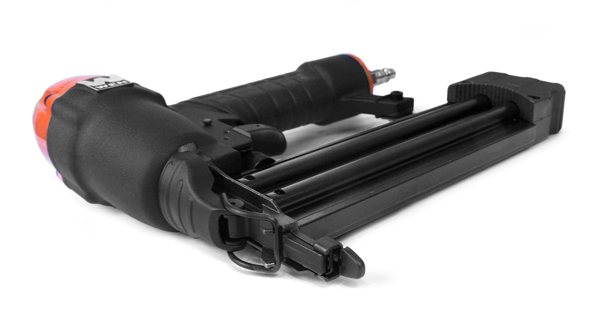 Hard-shelled blow mold carrying case protects tools during transport.