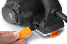 WEN 6528 base plate with kickstand protecting the workpiece