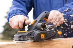 Kickstand on WEN 6530 protects blade between passes for safer setup
