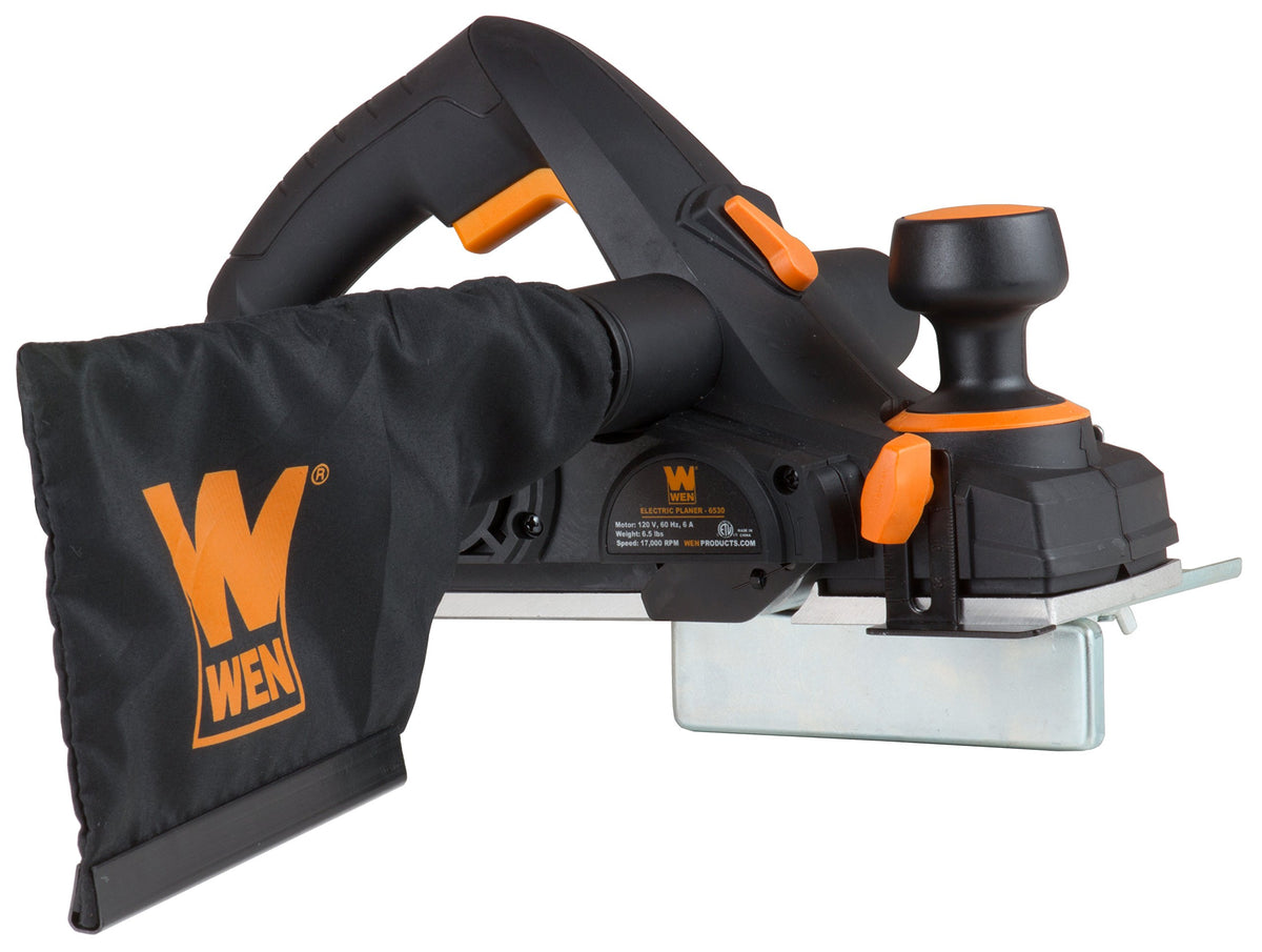 V-groove base of WEN 6530 helps flatten corners for cleaner joints