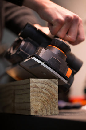 WEN 6534 kickstand in use for safe between-cuts
