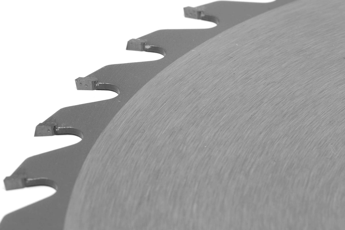 Closeup of WEN BL1032 carbide teeth for durability
