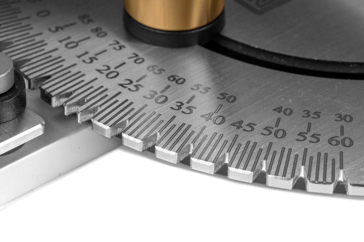 Expansion discs reduce wobble for accurate cuts with the WA1401