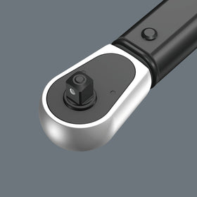 Wera Click-Torque A 5 in-use with right-hand torque control in tight spots