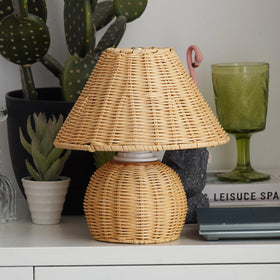 WERFOP-entryway-compact-wicker-lamp provides welcoming glow near the door.
