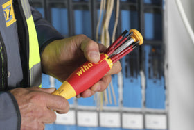 Wiha 28393 Slotted 4.0 SlimLine blade for narrow gaps and accuracy.