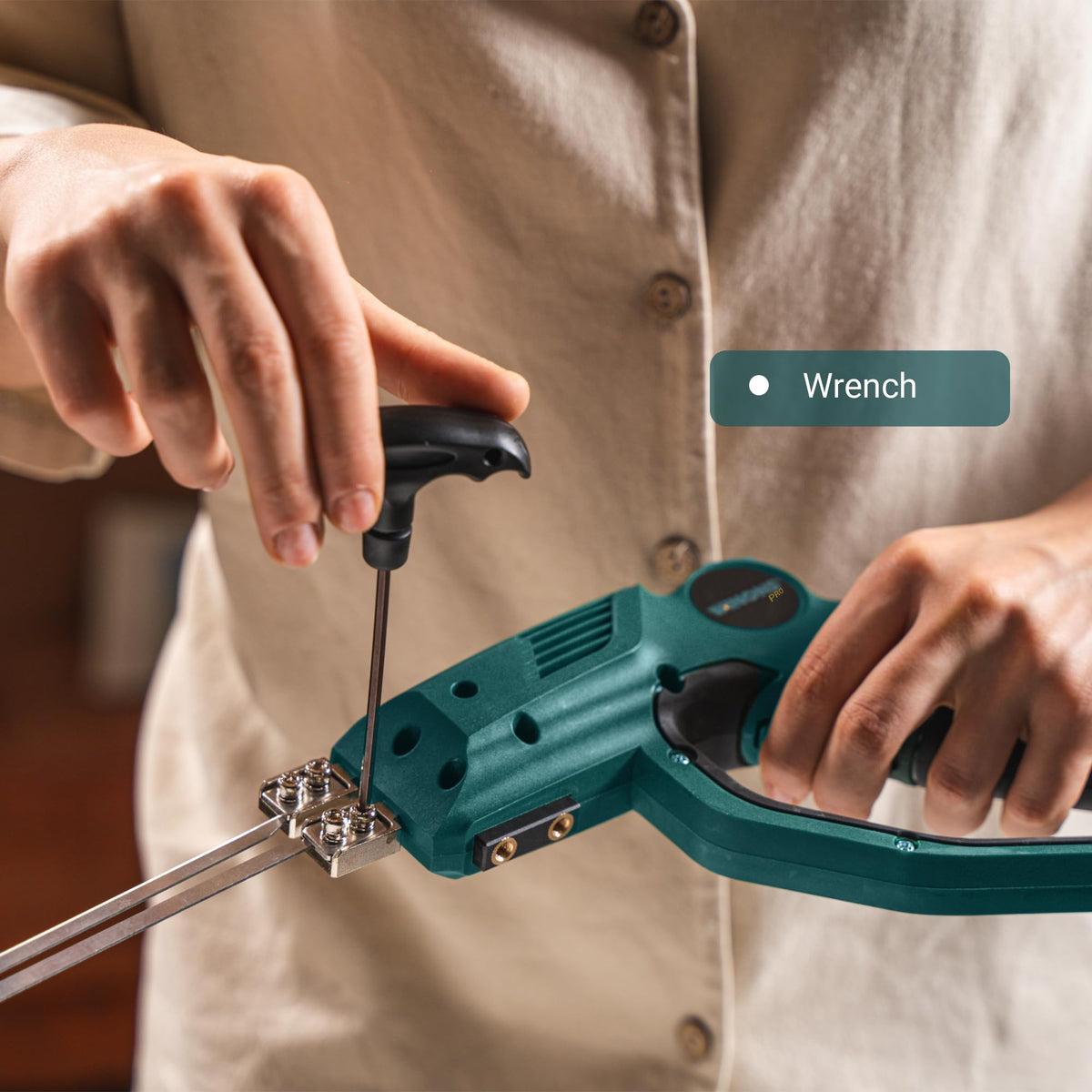 WINONS groover tool for precise foam detailing