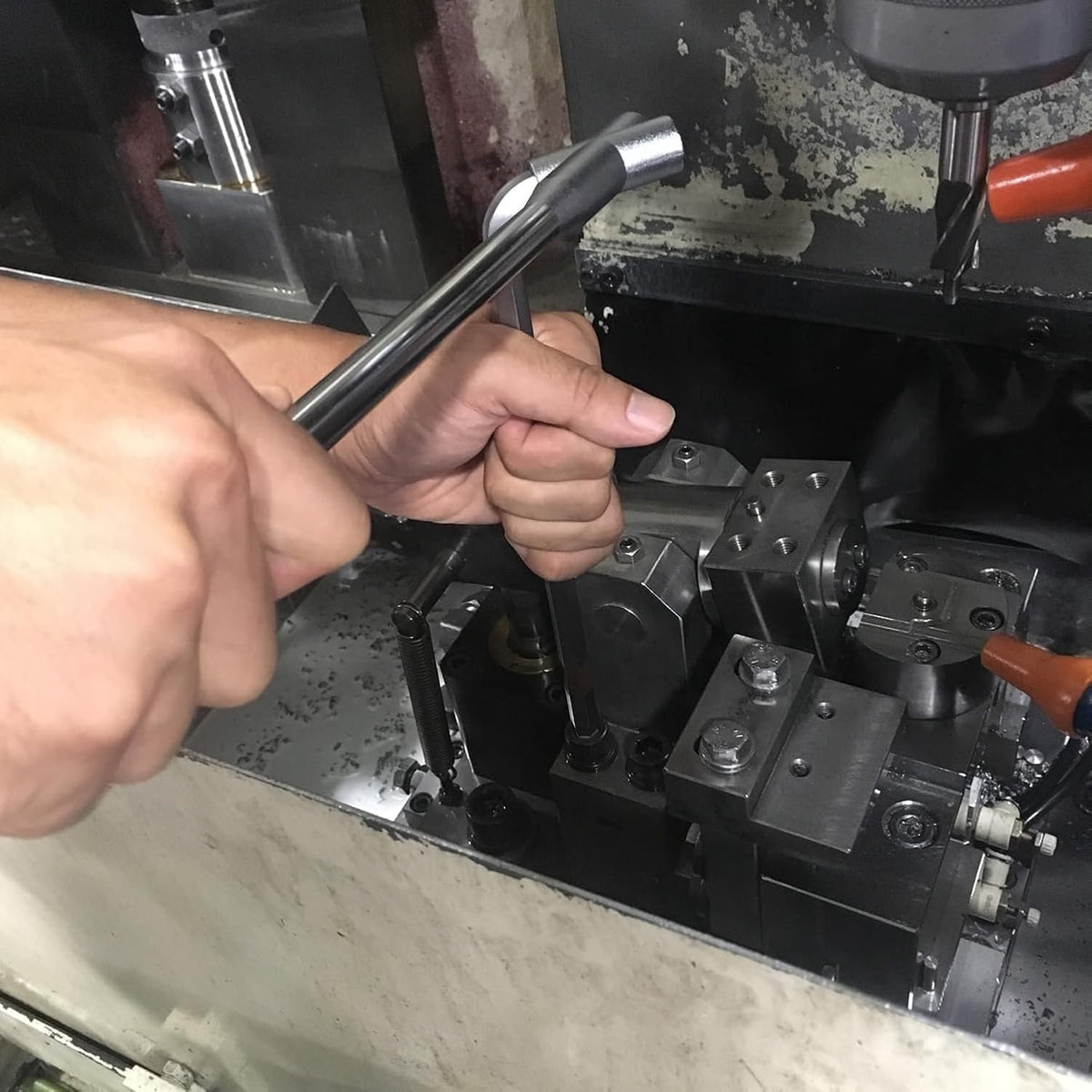Wise Tools 2030 tight-fastening in narrow spaces for precise work