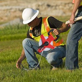 WISEUP stable spike anchors measurements on surfaces, preventing slips