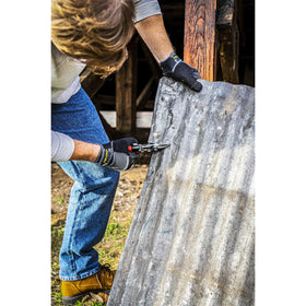 Crescent Wiss MetalMaster single-handed latch supports left or right-handed use.