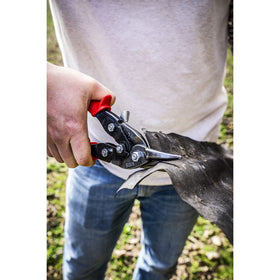 Crescent Wiss MetalMaster spring-action handle enables fast, effortless feeding.