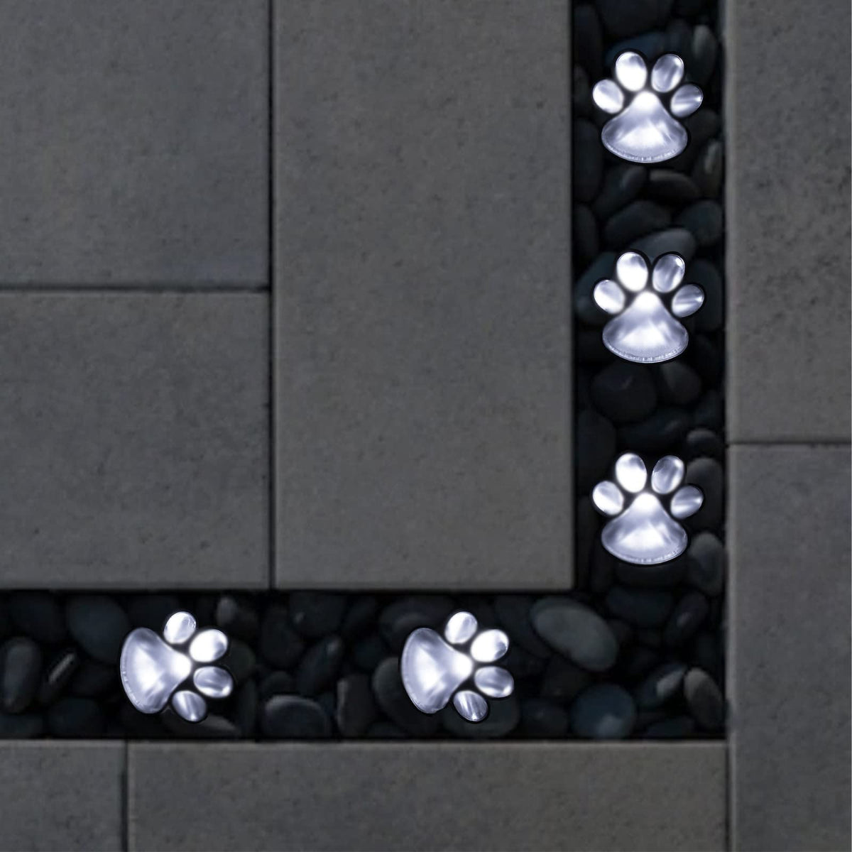 Wominoy easy-install paw lights install quickly with ground spikes.