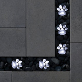 Wominoy easy-install paw lights install quickly with ground spikes.