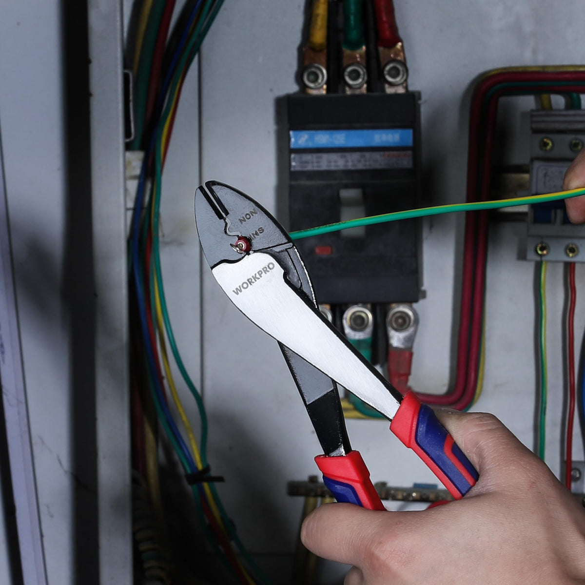 WORKPRO blackened steel body offers durable performance in tough environments.