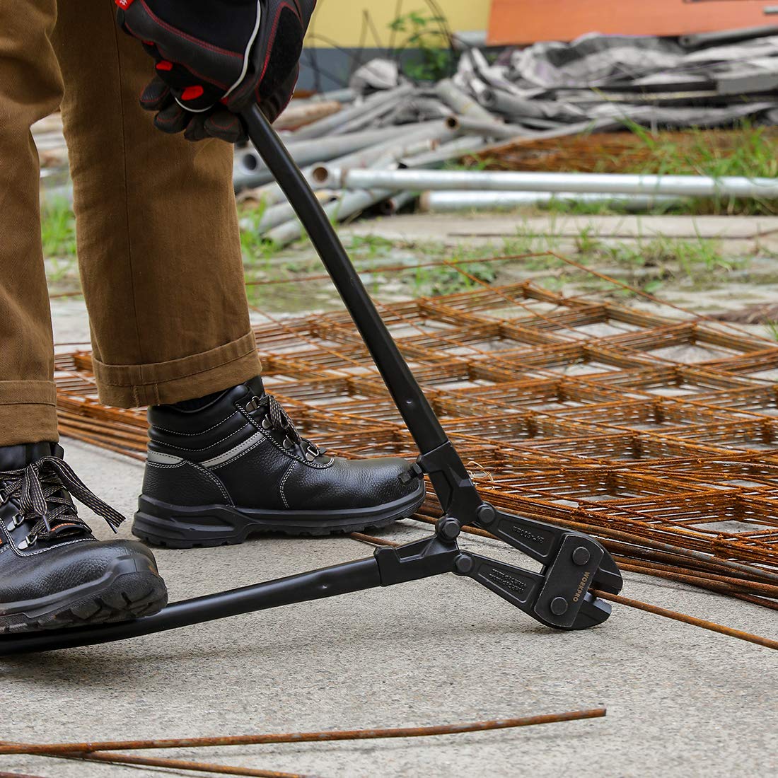 WorkPRO bolt cutter for bolts and rods during repairs.