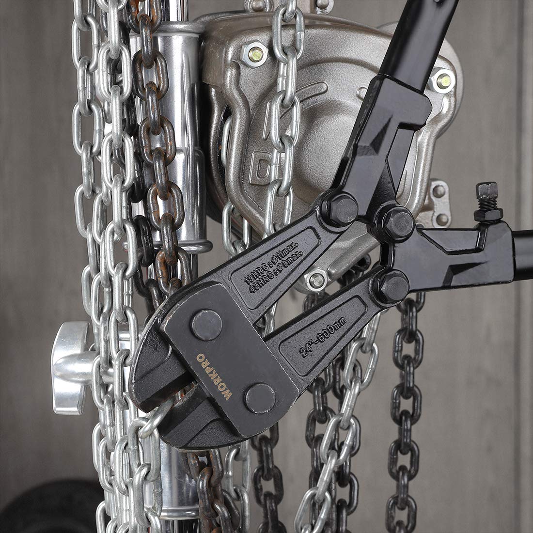 WorkPRO bolt cutter cutting chain efficiently and cleanly.