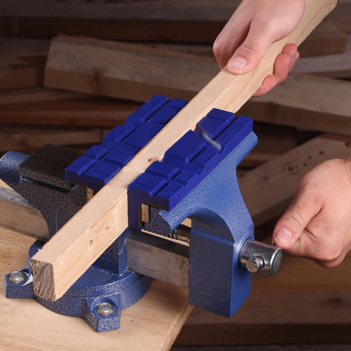 WORKPRO Lightweight bench pad design for easy transport in the workshop.