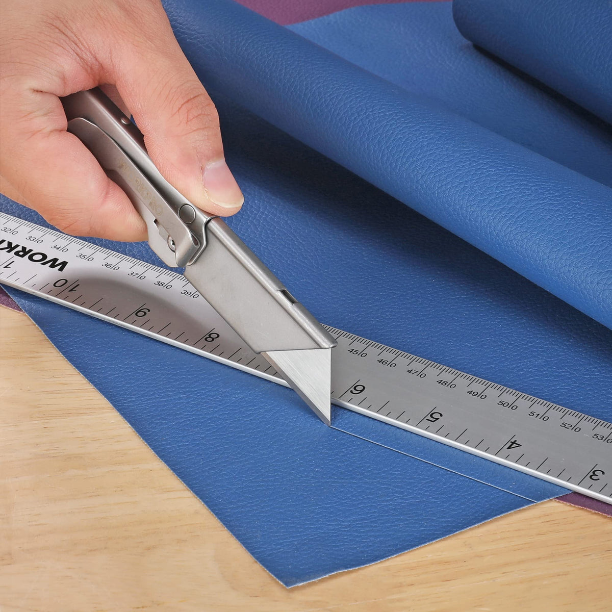WORKPRO lightweight knife feels comfortable and easy to carry for daily tasks.