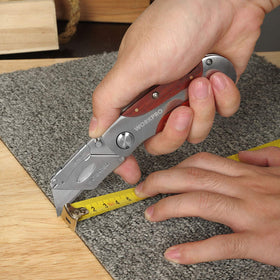 WORKPRO classic retro-design knife with wood grain aesthetic.