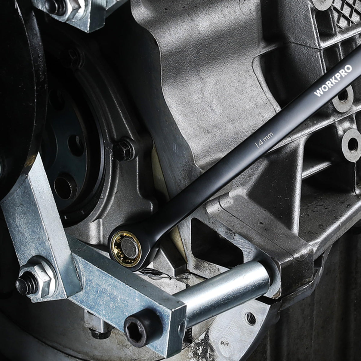 WORKPRO rolling pouch makes storage and transport simple.