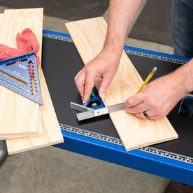 WORKPRO spring screw simplifies detaching the ruler for flexible use.