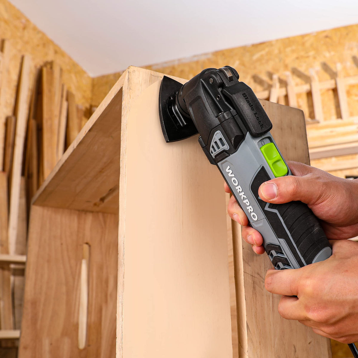 WORKPRO triangle sanding pad – ergonomic grip enables precise tool movement