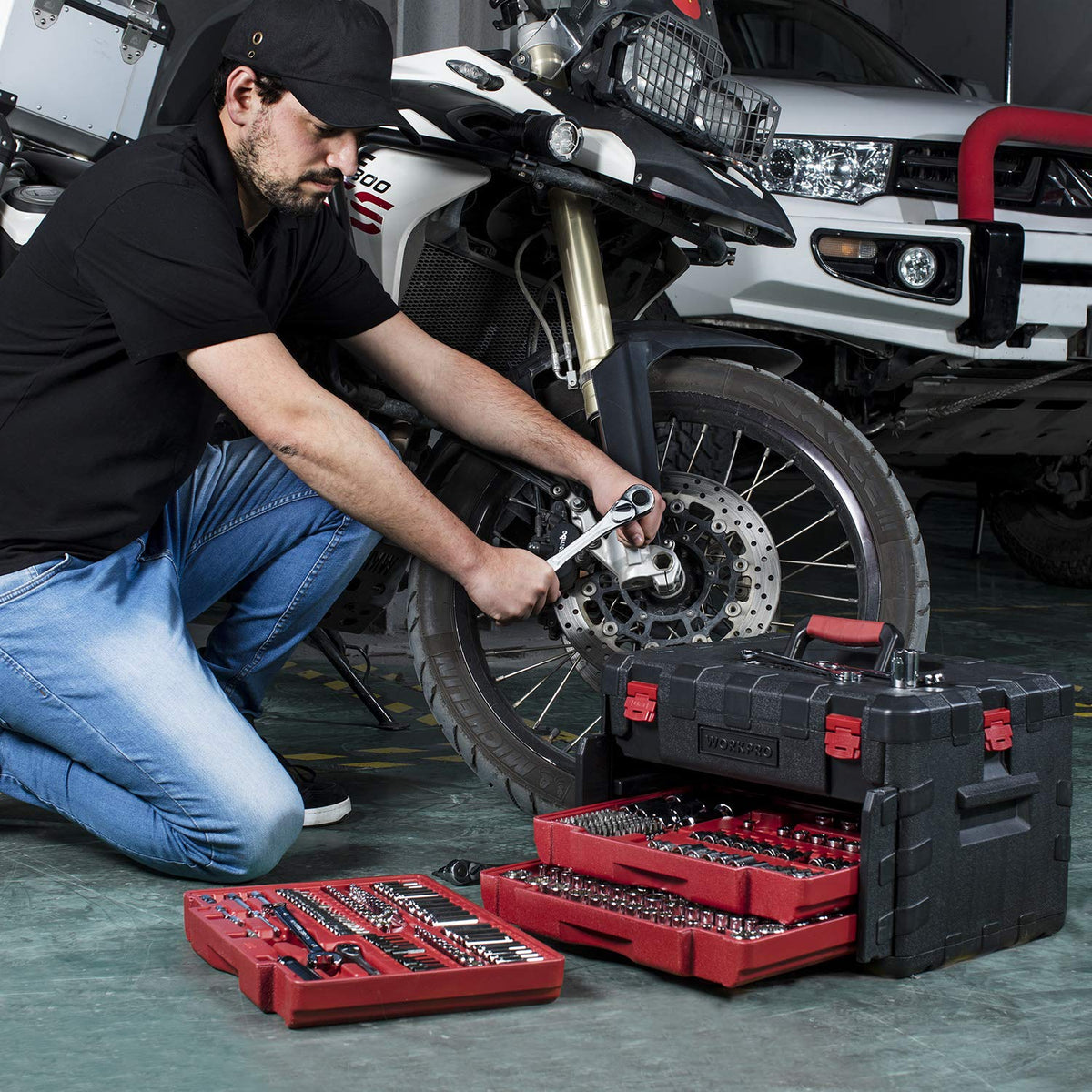 WORKPRO workshop-ready tools in a durable kit for car and home tasks.